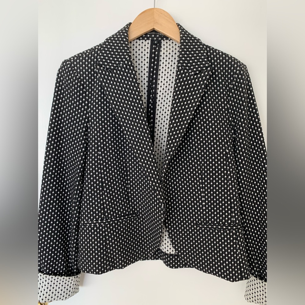 Amanda + Chelsea Cropped Black & White Blazer, size 8
